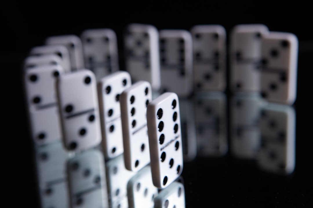 Play Dominoes Online: Tips, Platforms, and Strategies