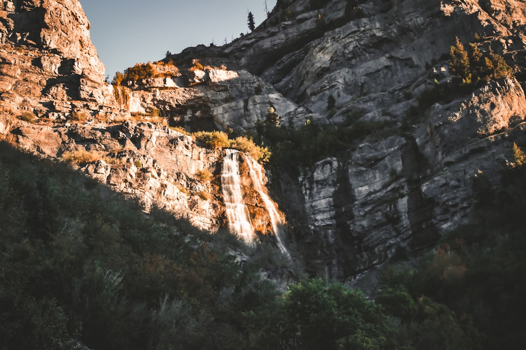 Learn About Waterfalls Online: Guide to Exploration and Safety